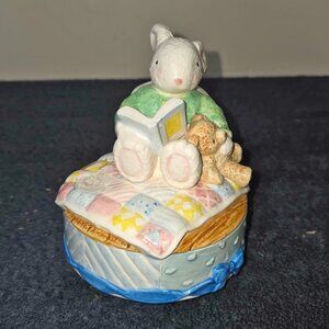 🐰 Vintage Otagiri Ceramic Music Box – Bunny Reading on Quilt